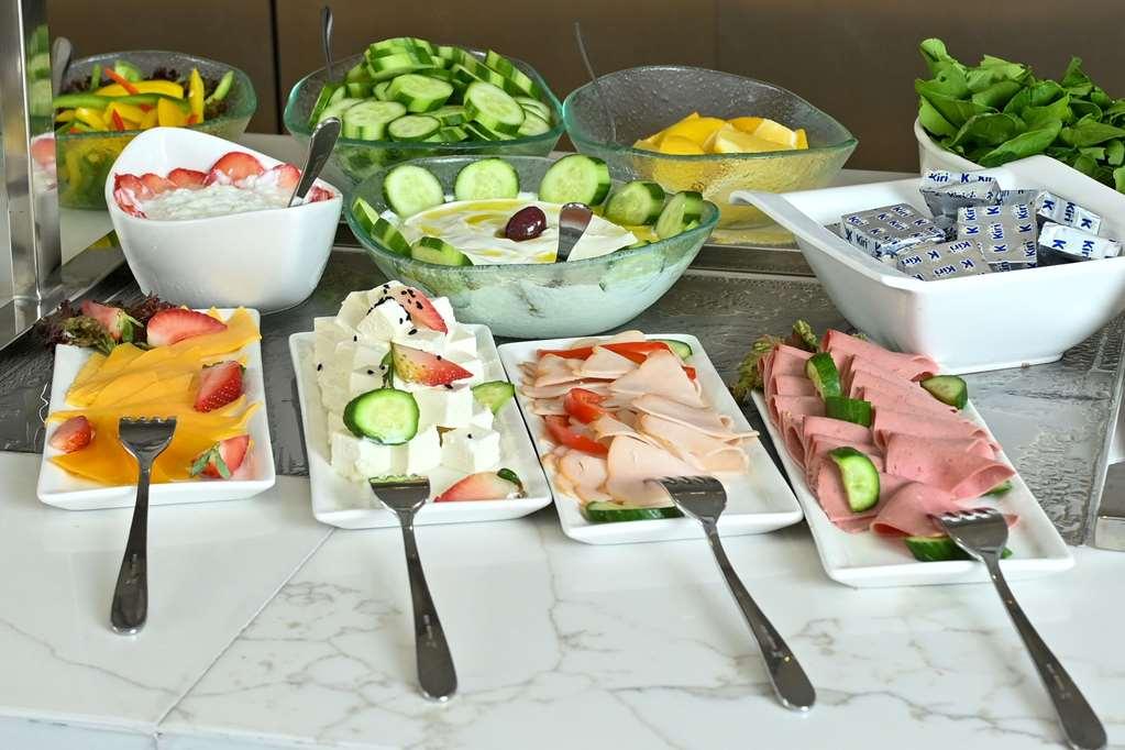 Comfort Hotel Jeddah King Road Ristorante foto